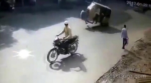 rickshaw-jump-like-leopard-take-down-pedestrian-cctv.jpg