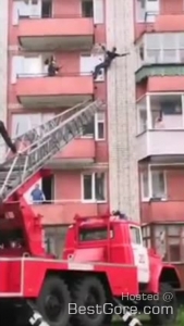russian-building-climber-fall-ground-window-frame-breaks.jpg