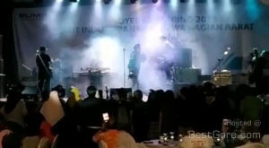 unexpected-tsunami-sweep-off-stage-perform-musician-indonesia.jpg